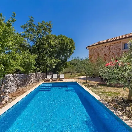 House Alyssa With Pool On Krk Island, 3km From Nyaraló