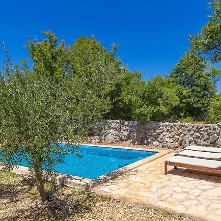 House Alyssa With Pool On Krk Island, Dom wakacyjny