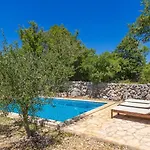 House Alyssa With Pool On Krk Island, 別荘