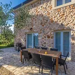 House Alyssa With Pool On Krk Island, 別荘 *