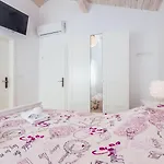 別荘 House Alyssa With Pool On Krk Island, ヴルブニク