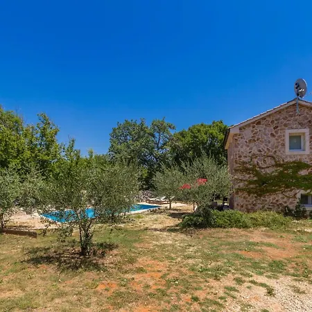 別荘 House Alyssa With Pool On Krk Island, ヴルブニク