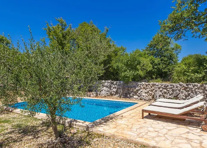 House Alyssa With Pool On Krk Island, 別荘