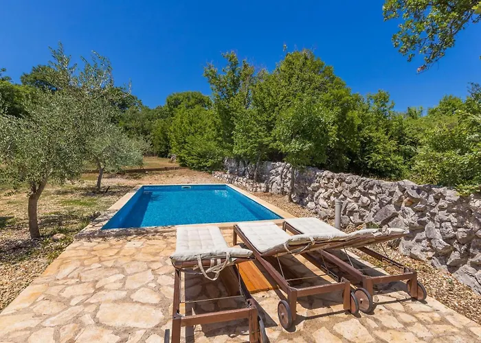 House Alyssa With Pool On Krk Island, 別荘 *