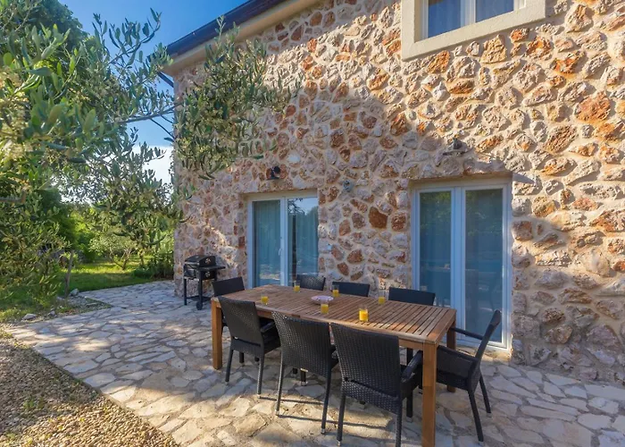 House Alyssa With Pool On Krk Island, 別荘 *